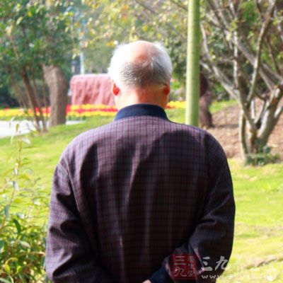 AML还可以发生心脏、心包、肺、胸膜、肾及胃肠等各种器官、组织的浸润