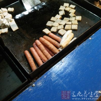 不在不洁摊位购买食品或进餐