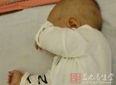 因为不能正常哺乳，天长日久病儿会发生营养不良及各种营养障碍