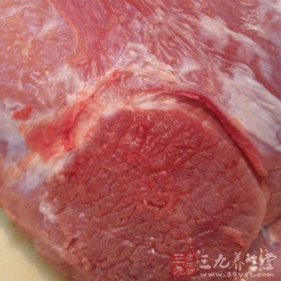 多吃高蛋白食物，如瘦肉、鸡蛋等