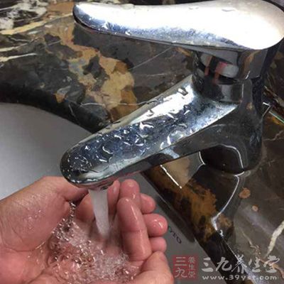 每天至少洗手8次,能将传染病、流行病的风险降低50% 每天至少洗手8次,能将传染病、流行病的风险降低50%