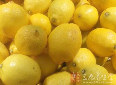 用什么柠檬片泡水美白效果好