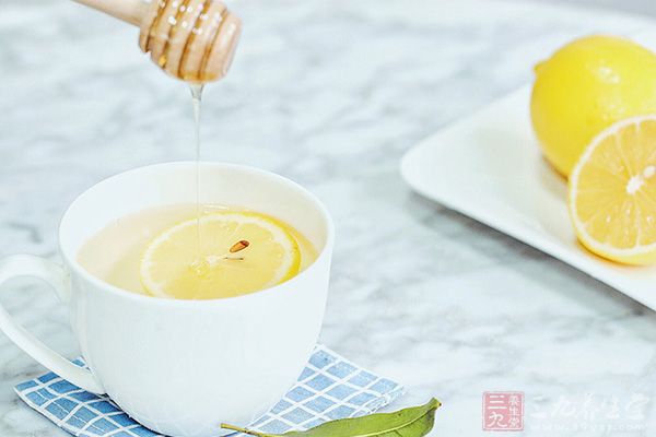 用柠檬片泡水美白效果好(4)