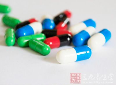 治疗滴虫性阴道炎引起的白带异常是使用药物治疗