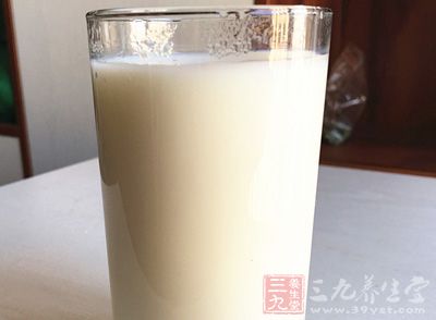 牛奶雖好但這7類人不能食用