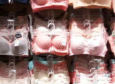 由于塑身保暖内衣将腹部紧紧包裹,腹腔内的肾、脾、肝、胃、肠等器官受到压迫 由于塑身保暖内衣将腹部紧紧包裹,腹腔内的肾、脾、肝、胃、肠等器官受到压迫