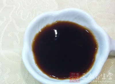 食醋50毫升，加入开水50毫升