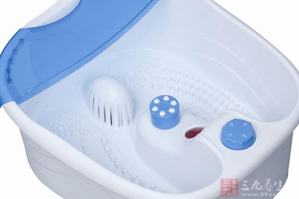 足浴养生,有了足浴盆在家就能做保健 足浴养生,有了足浴盆在家就能做保健