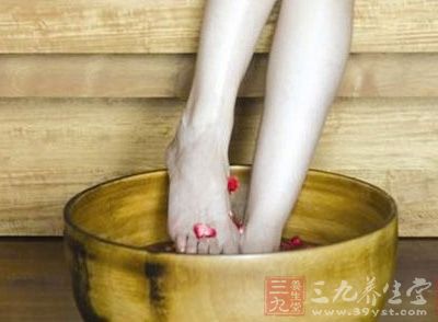 脚上有人体各脏腑器官的反射区和穴位 脚上有人体各脏腑器官的反射区和穴位