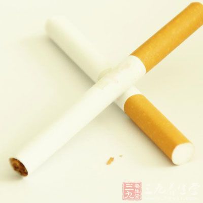 烟草中含有大量的致癌物质，吸烟能够诱发肺癌