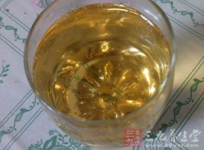 这种啤酒浴中含有大量的维生素和蛋白质