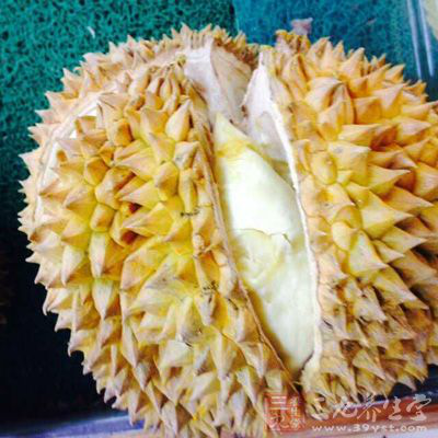 榴莲一次不宜多吃,若闻到已熟的榴莲带有酒精味 榴莲一次不宜多吃,若闻到已熟的榴莲带有酒精味