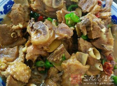 日常生活中怎样挑选新鲜鸡肉呢 日常生活中怎样挑选新鲜鸡肉呢