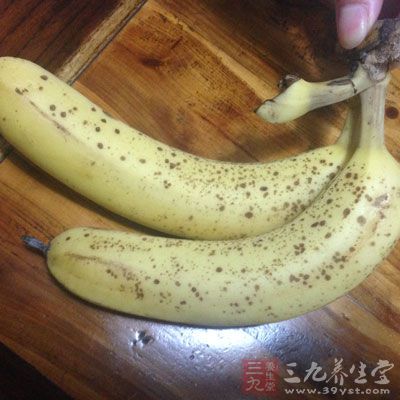 香蕉皮变黑或有黑色斑点是因为过于成熟导致 香蕉皮变黑或有黑色斑点是因为过于成熟导致