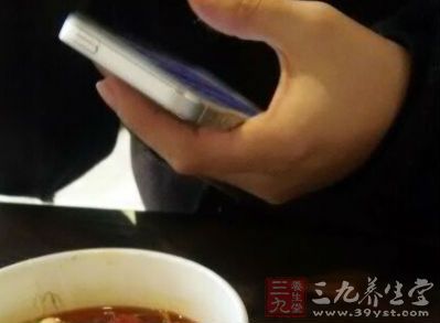 手机的辐射范围是一个以手机为中心的环状带 手机的辐射范围是一个以手机为中心的环状带