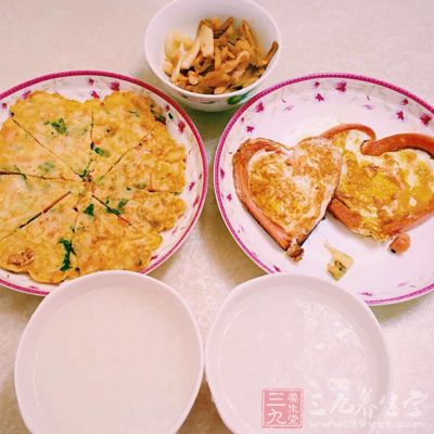 堅持吃早餐、睡前不飽食、咀嚼充分