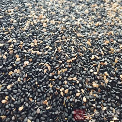 黑芝麻含有丰富的胱氨酸和维生素B和E 黑芝麻含有丰富的胱氨酸和维生素B和E