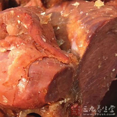 可多吃含血紅素鐵的動(dòng)物性食物，如瘦豬肉、牛肉