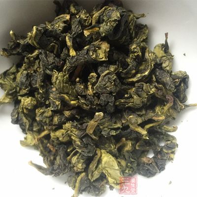 用茶匙摄取少量君山银针