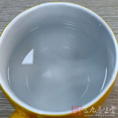 空腹喝水后，大脑迅速恢复清醒状态