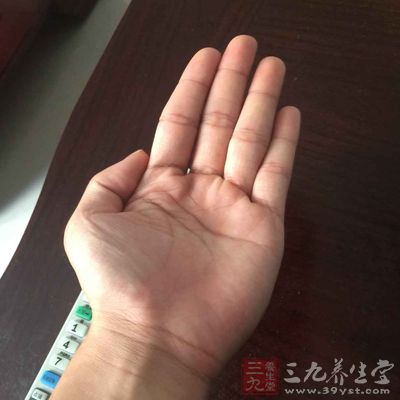 手掌内、外侧缘由一组肌群构成稍隆起的部位 手掌内、外侧缘由一组肌群构成稍隆起的部位