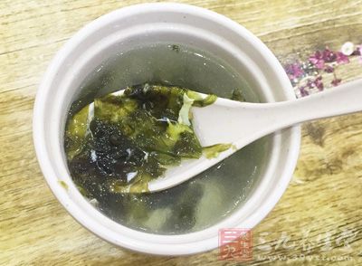 蘿卜湯、冬瓜湯、番茄湯、海帶湯、紫菜湯等都是不錯(cuò)的選擇