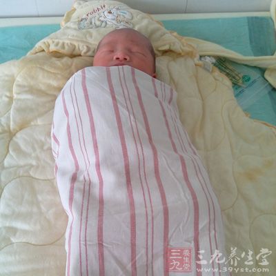 一般生后3月内婴儿可握拳不张开