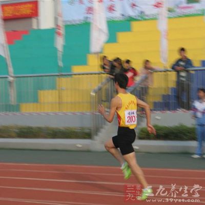 运动男脚部保养