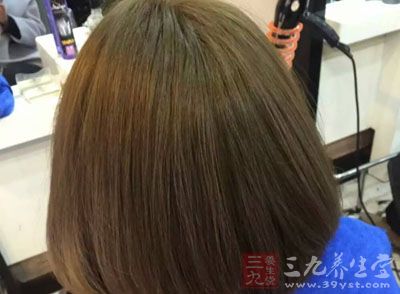 下面的这4种病都可能会导致头发变少的 下面的这4种病都可能会导致头发变少的