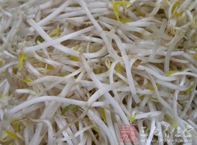 豆芽含有豐富的蛋白質(zhì)和維生素C，是非常好的美容食品