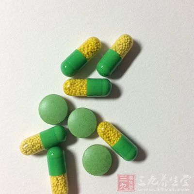 隔日或每周1～2次服用，饭后服用