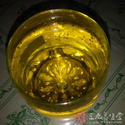 啤酒、香槟、加冰的威士忌的酒精浓度不高，但人却很容易喝醉