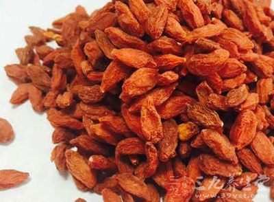 枸杞子，性平，味甘，具有补肾养肝、益精明目、壮筋骨、除腰痛