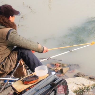 不點不走的搖漂，為鉤餌未進八魚口的漂相