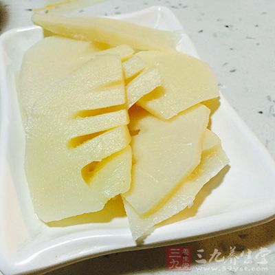 杨大妈烧了盘雪菜炒春笋,和老伴一起吃 杨大妈烧了盘雪菜炒春笋,和老伴一起吃