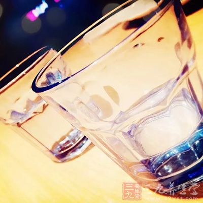 好多人嫌跑厕所麻烦,不喜欢喝水 好多人嫌跑厕所麻烦,不喜欢喝水