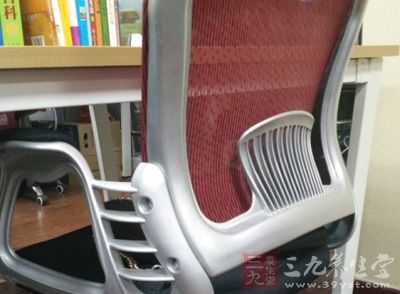 长时间的坐着不动难免会感觉肌肉僵硬 长时间的坐着不动难免会感觉肌肉僵硬