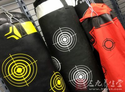 沙袋不是人，没有还手之力