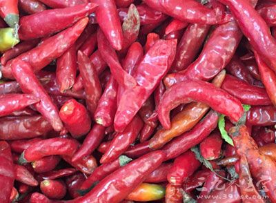 过食辛辣炙赙,脾胃积热,循经上攻胞睑,致营卫失调 过食辛辣炙赙,脾胃积热,循经上攻胞睑,致营卫失调