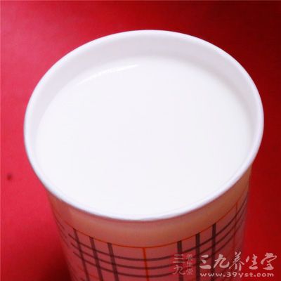 牛奶會保護(hù)胃黏膜，抑制胃酸分泌