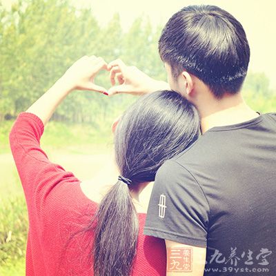 一个两分钟的接吻可消耗15卡路里的热量