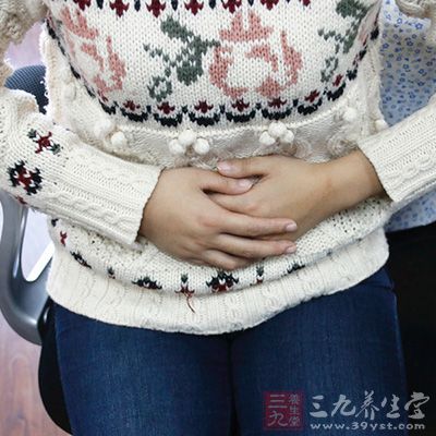 如果女性存在有气血两虚的情况，那么同样会导致经血颜色变黑