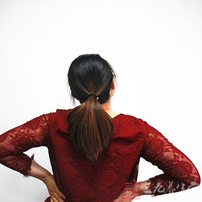 肾虚的女性同样会出现有不同程度的经血颜色发黑现象