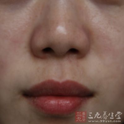 嘴唇周围容易长青春痘或是发生溃疡 嘴唇周围容易长青春痘或是发生溃疡