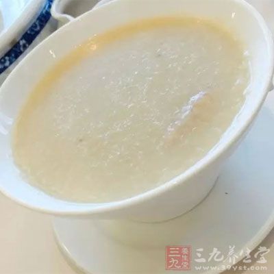 宝宝在添加辅食初期，一般都以米糊为主