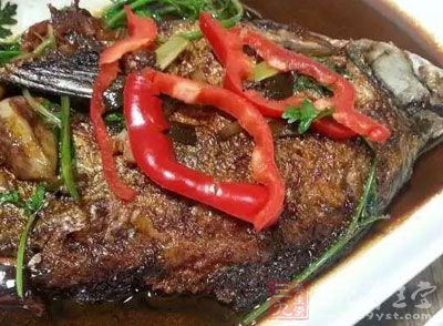 產(chǎn)婦能吃鯽魚。鯽魚富含優(yōu)質(zhì)蛋白