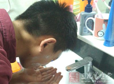这套洗脸法你试过吗 这套洗脸法你试过吗