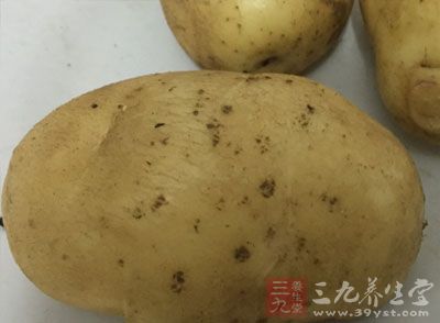 馬鈴薯味甘、性平，能補(bǔ)脾益氣，緩急止痛