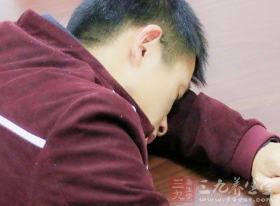 每日睡眠少于7个小时的人，其患病几率是其他人的三倍