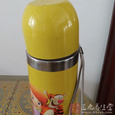  保温杯喝墨汁中毒  墨汁的苯酚影响肾脏 - 三九